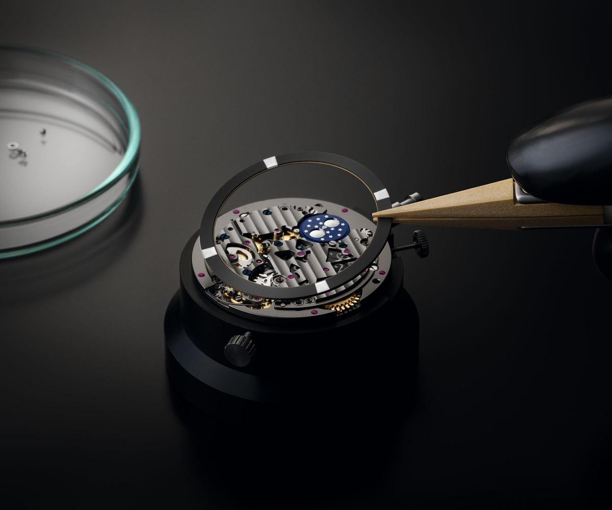 不規(guī)則的和諧美學(xué)！格拉蘇蒂原創(chuàng)首度推出年歷功能腕表-復(fù)刻表