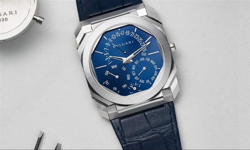 史上最薄萬年歷！鉑金、藍面，優(yōu)雅面世｜BVLGARI Octo Finissimo 超薄萬年歷腕表-復(fù)刻表