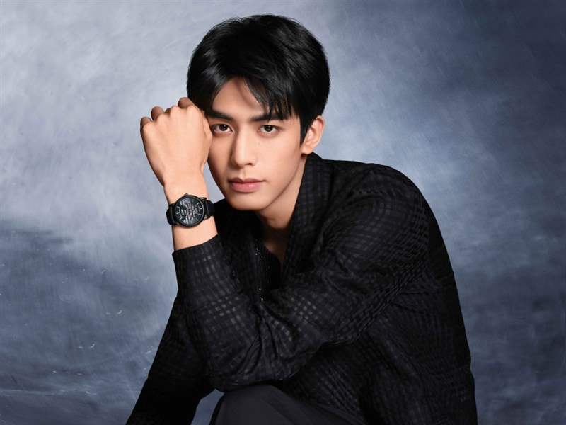 型男宋威龍親身示范Emporio Armani 2021春夏腕表系列全新上市-復(fù)刻表