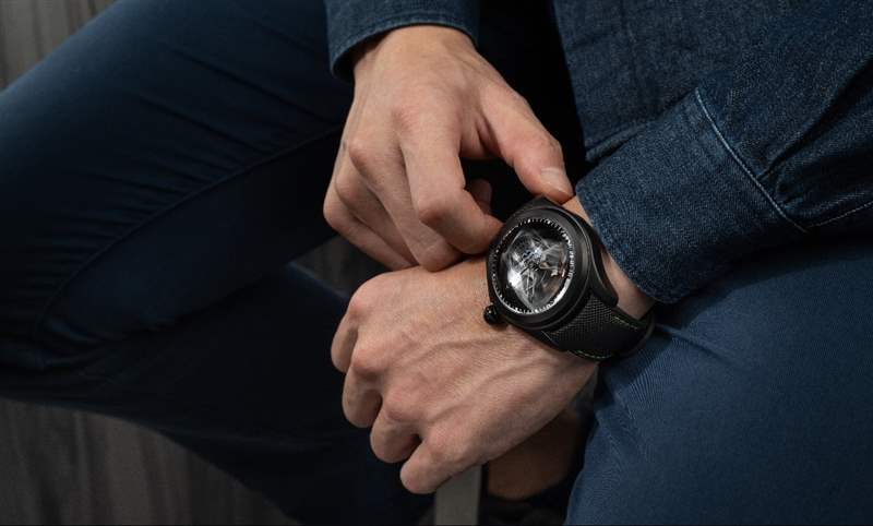 大膽狂放！泡泡里的幽冥綠光｜Corum Bubble X Ray自動腕表-復刻表