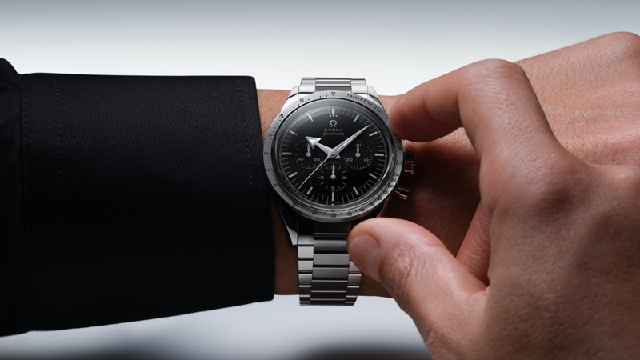 OMEGA年度新表首發(fā)！高純度還原初代超霸65周年紀(jì)念版本-復(fù)刻表