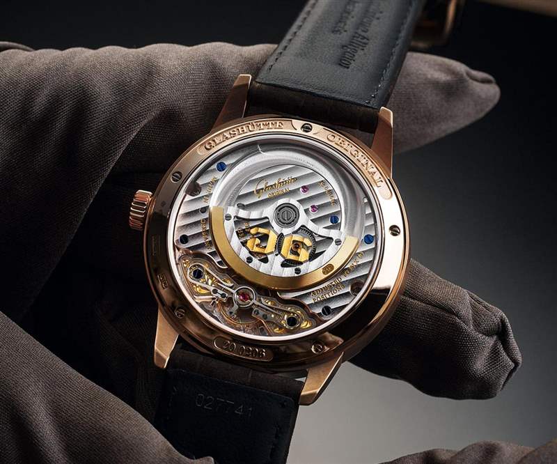 不規(guī)則的和諧美學(xué)！格拉蘇蒂原創(chuàng)首度推出年歷功能腕表-復(fù)刻表