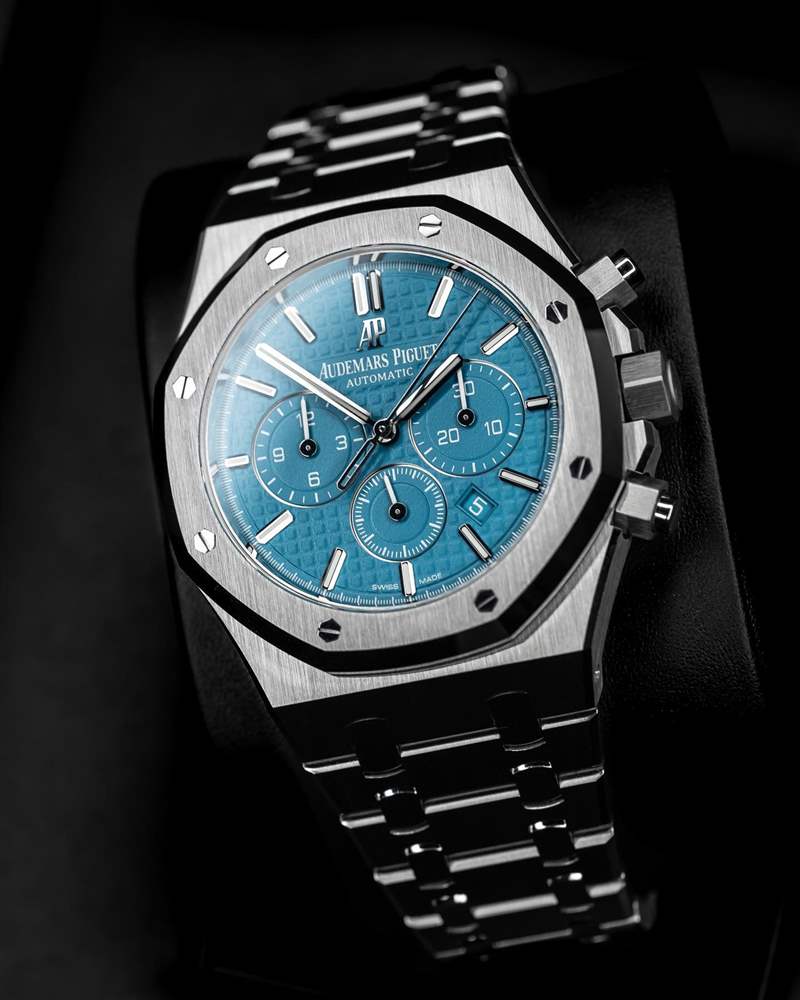 不銹鋼表殼搭配綠松石色面盤,這樣的組合讓人想以2021年底的PP爆款,不過這款AP隱藏版限量數更少,全球僅5只。 (Source:Platinum Times Co.) 比PPxTIFFANY 5711更稀有!AP皇家橡樹綠松隱藏版手表全球限量5只-復刻表