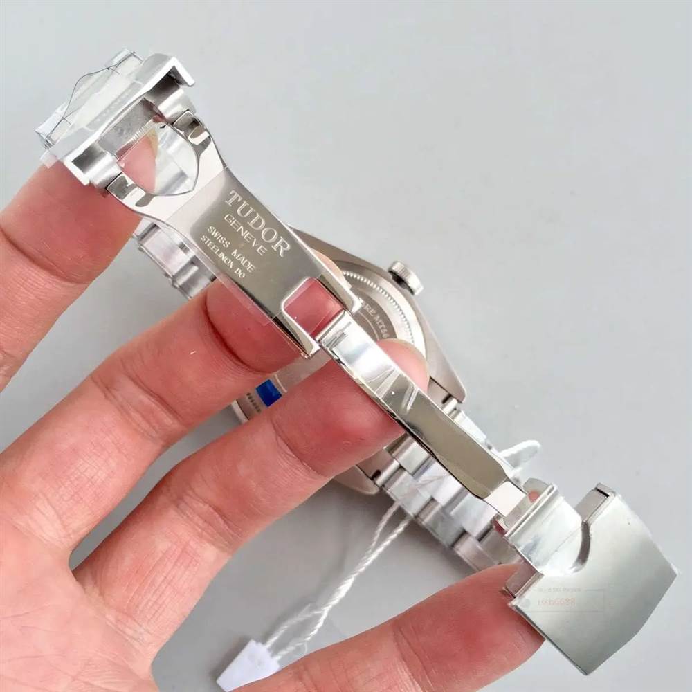 ZF廠帝舵碧灣系列M79730-0001小鋼盾復(fù)刻表做工怎么樣-復(fù)刻表