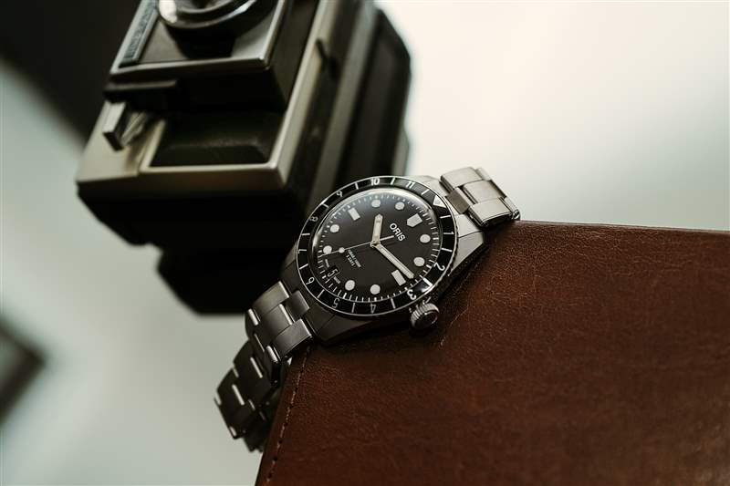 使用新款Oris Divers 65 親身體驗 12 小時表圈和啞光表盤-復(fù)刻表
