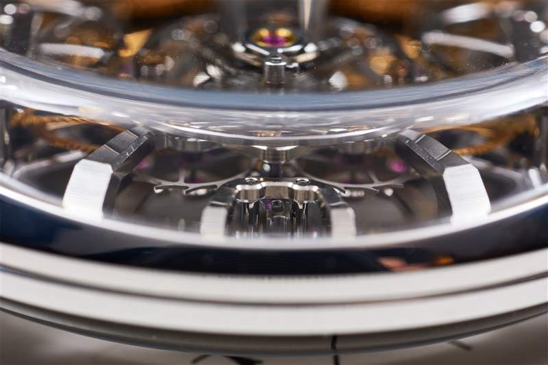 我了解到...... Lederer 的“節拍器”是了解他的中央脈沖計時碼表的關鍵-復刻表