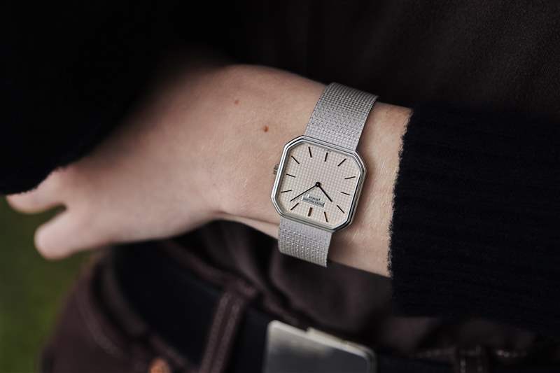 復古手表兩枚金百達翡麗,一枚 1980 年代帶有世界時間表圈的 Sinn 計時碼表,以及一枚 1974 年勞力士蠔式萬年歷腕表-復刻表