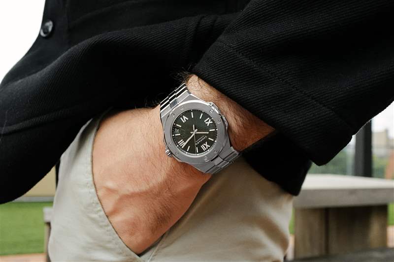 正在推出蕭邦宣布一只新的綠色高山鷹-復(fù)刻表