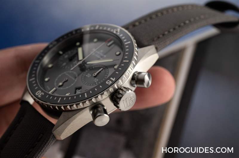 18K紅金藍(lán)面、23級(jí)鈦灰面,Blancpain五十噚深潛器飛返計(jì)時(shí)碼表兩款延伸新作-復(fù)刻表