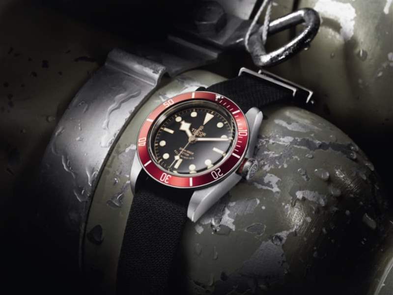 最初的Black Bay型號79220,經過十年發展迄今仍維持優異的二級市場價格。(TUDOR官網) 帝舵元祖Black Bay手表最保值 其中這款水鬼溢價率特別高-復刻表