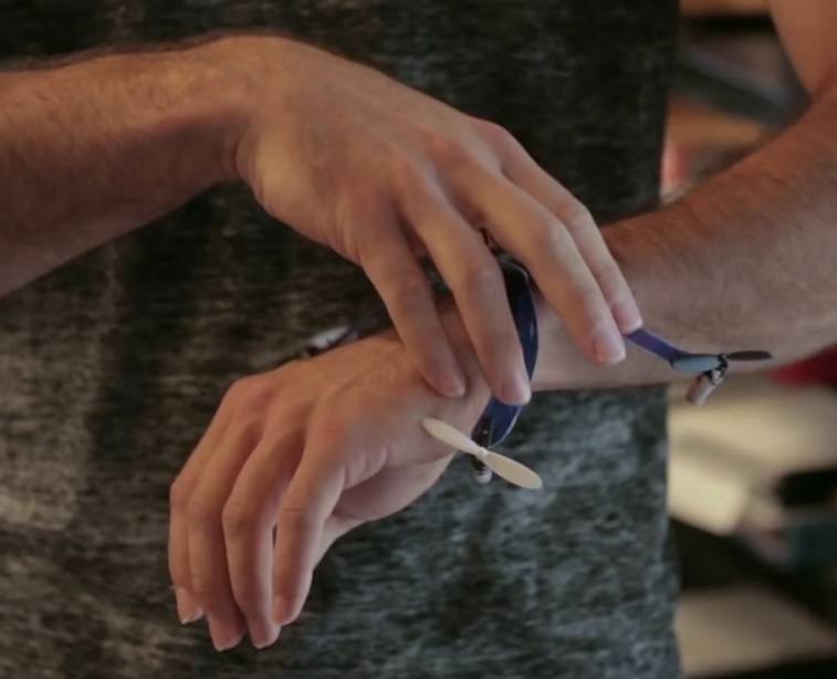 Nixie Wrist可穿戴飛行無人機-復刻表