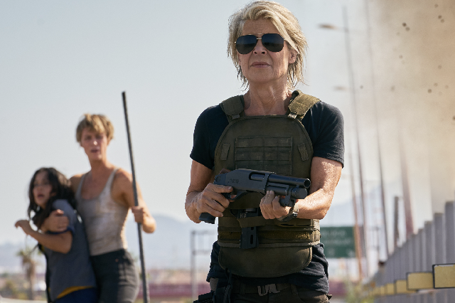 看電影琳達(dá)漢密爾頓殺死了戴著數(shù)字尼克松手表的電子人，在她的回歸中飾演莎拉康納在“終結(jié)者：黑暗命運(yùn)”中-復(fù)刻表