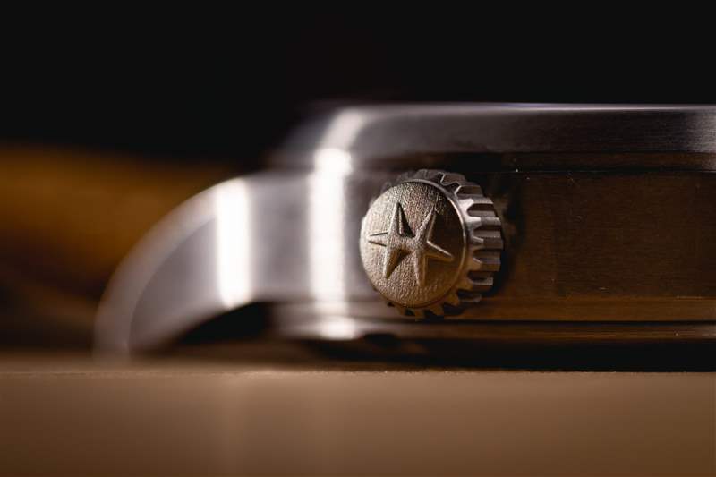 推出全新漢密爾頓卡其野戰(zhàn)系列鈦金屬自動(dòng)腕表，演繹經(jīng)典設(shè)計(jì)-復(fù)刻表