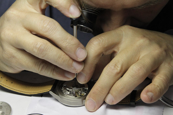 丹尼爾·德雷弗斯（Daniel Dreifuss）創(chuàng)辦的莫里斯·德·莫里亞克（Maurice de Mauriac）鐘表公司-復(fù)刻表