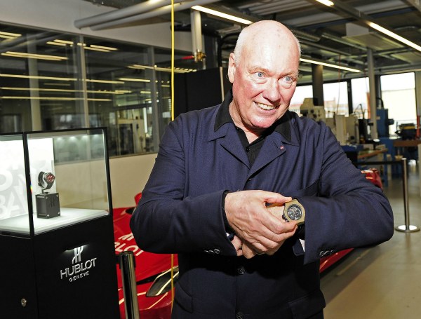 宇舶推出防刮“魔法金”腕表-復(fù)刻表