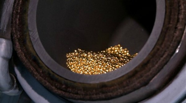 宇舶推出防刮“魔法金”腕表-復(fù)刻表