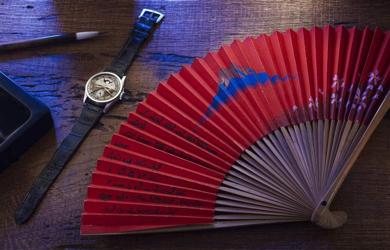 由溥儀親自題詞的紙扇(圖片來(lái)源:富藝斯) 極罕百達(dá)翡麗天價(jià)成交創(chuàng)紀(jì)錄末代皇帝溥儀珍藏世上僅8枚-復(fù)刻表