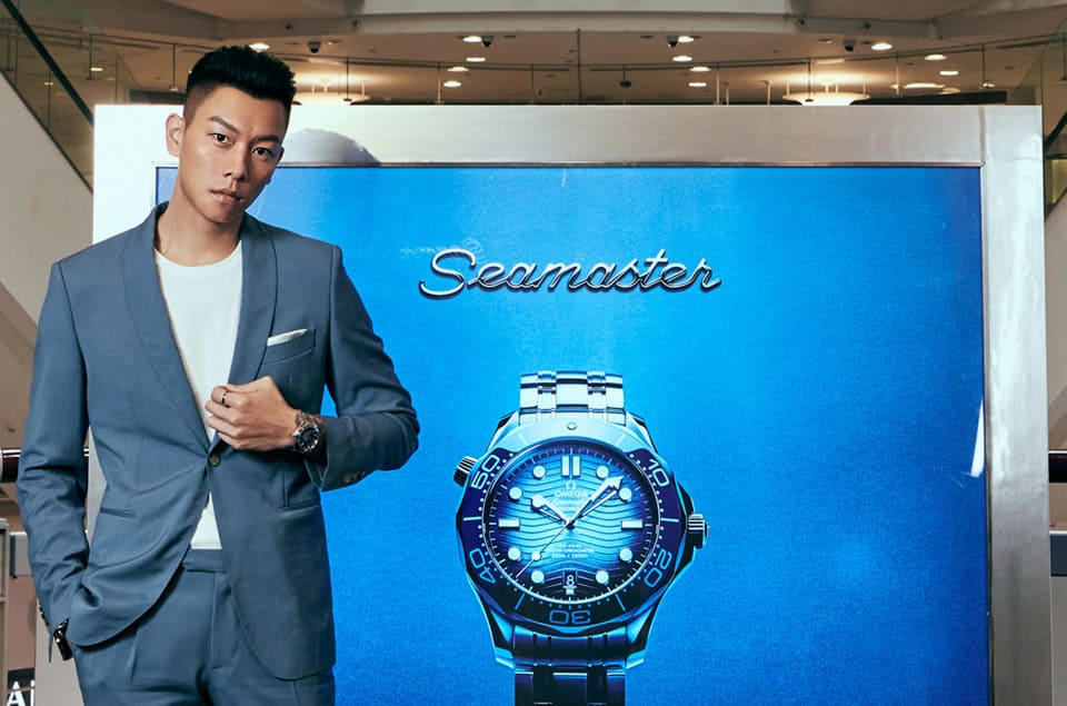 「行走的費(fèi)洛蒙」瘦子E.SO成為臺(tái)灣歐米茄首位品牌大使搶先佩戴夏日藍(lán)色海馬手表-復(fù)刻表