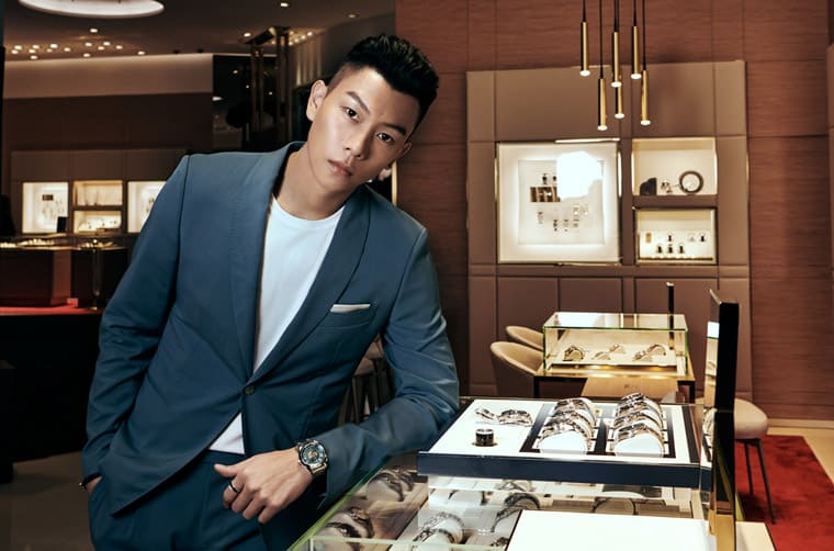 「行走的費(fèi)洛蒙」瘦子E.SO成為臺(tái)灣歐米茄首位品牌大使搶先佩戴夏日藍(lán)色海馬手表-復(fù)刻表