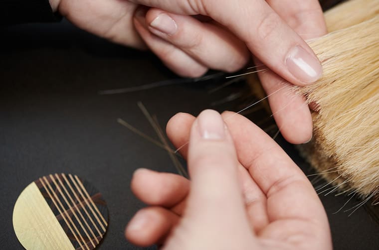 愛馬仕Slim d'Hermès懷表以馬鬃細工鑲嵌搭配雕刻工藝詮釋駿馬絲巾主題-復(fù)刻表