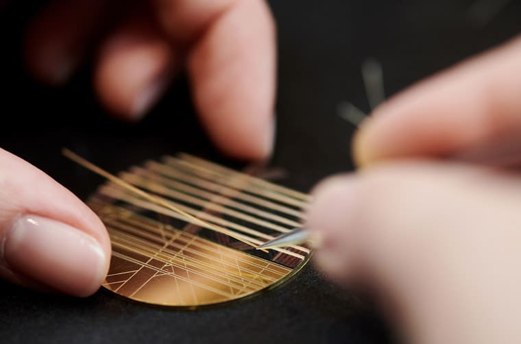 愛馬仕Slim d'Hermès懷表以馬鬃細工鑲嵌搭配雕刻工藝詮釋駿馬絲巾主題-復(fù)刻表