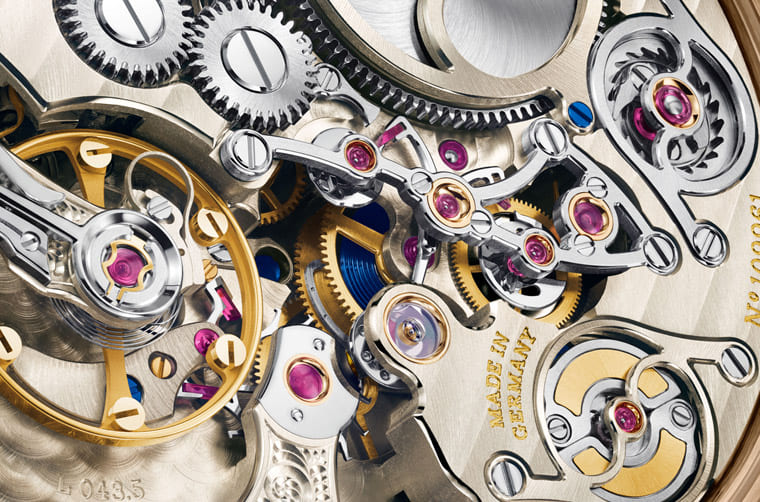 朗格Zeitwerk十進制三問表改采品牌獨家蜂蜜金材質亮相-復刻表