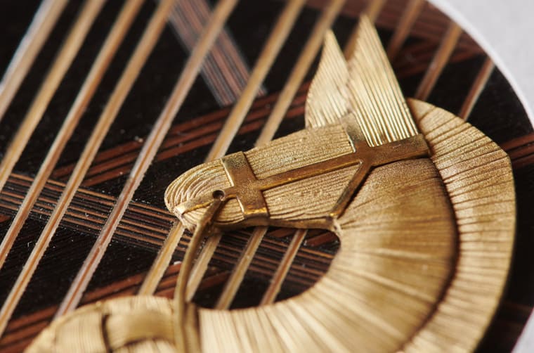 愛馬仕Slim d'Hermès懷表以馬鬃細工鑲嵌搭配雕刻工藝詮釋駿馬絲巾主題-復(fù)刻表