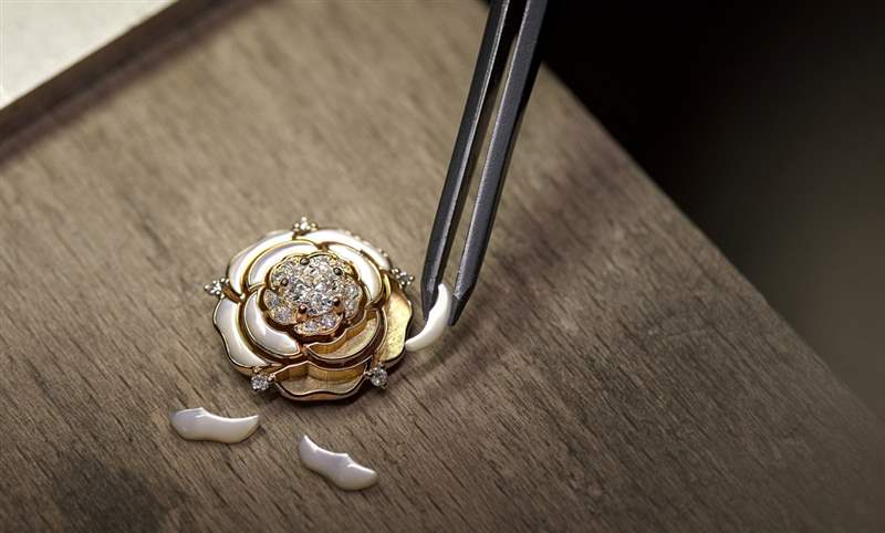 一表一世界，融會(huì)精湛工藝的優(yōu)美章節(jié)︱CHANEL Mademoiselle Privé系列腕表-復(fù)刻表